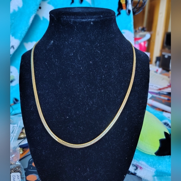 Gold toned chain - Picture 1 of 3